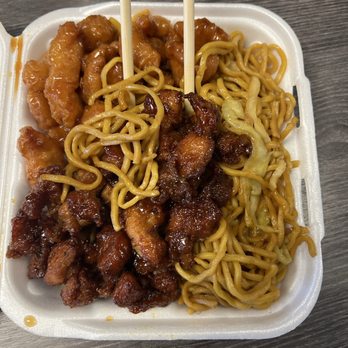 Happy Star Chinese Cuisine - Burben chicken  & Honey  chicken with House Lo Mein 本楼捞面 - Chinese Near Me - Chicago, Illinois