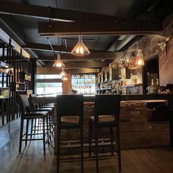 Derrick’s - The bar area