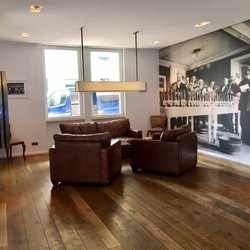 Weingut Josef-Bernhard Spreitzer - Tasting couches - nicer than the average living room!