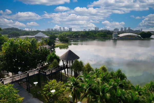 Pullman Putrajaya Lakeside by null