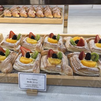 Paris Baguette - Fruit Pastry - Patisserie/Cake Shop Near Me - Plainview, New York Paris Baguette - Fruit Pastry - Patisserie/Cake Shop Near Me - Plainview, New York