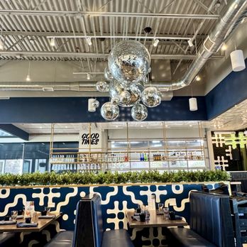 Hash Kitchen - Nice decor - New American Near Me - Gilbert, Arizona