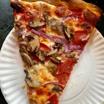 Joe's Pizza - Pepperoni/veggie - Pizza Near Me - Brooklyn, New York Joe's Pizza - Pepperoni/veggie - Pizza Near Me - Brooklyn, New York