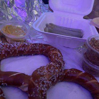 Link N Hops - Pretzel and dill pickle - Beer Bar Near Me - Los Angeles, California Link N Hops - Pretzel and dill pickle - Beer Bar Near Me - Los Angeles, California