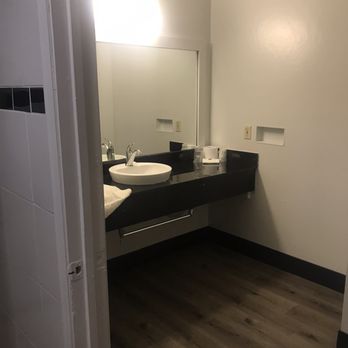 Motel 6 - Bathroom - Hotels Near Me - Globe, Arizona