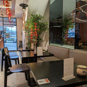 Ten Seconds Yunnan Rice Noodle - Banquette seating - Chinese Near Me - Douglaston, New York
