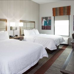 Hampton Inn & Suites Pittsburg Kansas Crossing - Guest room