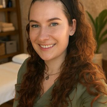 Thousand Oaks Facial Spa - Brooke Nowacki, Licensed Esthetician & Owner of TO Facial Spa Over 10 years of experience helping clients achieve healthy, glowing skin. - Estheticians Near Me - Thousand Oaks, California Thousand Oaks Facial Spa - Brooke Nowacki, Licensed Esthetician & Owner of TO Facial Spa Over 10 years of experience helping clients achieve healthy, glowing skin. - Estheticians Near Me - Thousand Oaks, California
