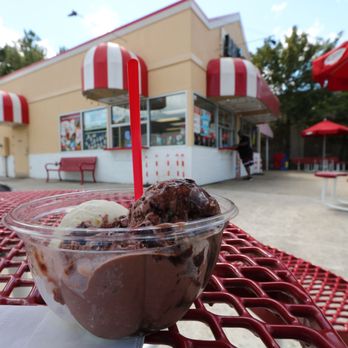 Bruster's Real Ice Cream - the outside of a restaurant - Ice Cream & Frozen Yogurt Near Me - Midlothian, Virginia