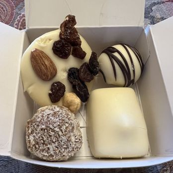 Leonidas Chocolates & Cafe - Chocolate selection - Ice Cream & Frozen Yogurt Near Me - Wesley Chapel, Florida