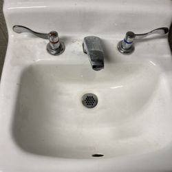 Walgreens - Dirty sink
