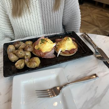 Tucci's - Eggs Benedict - Seafood Near Me - Dublin, Ohio