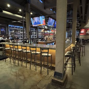 Half Day Brewing - Inside - Pubs Near Me - Lincolnshire, Illinois