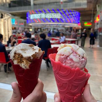 Flower & Cream - Biscoff cookie ice cream and banana ice cream - Ice Cream & Frozen Yogurt Near Me - Houston, Texas