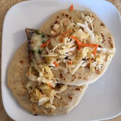 El Salvador Cafe - Pupusas con curtido
