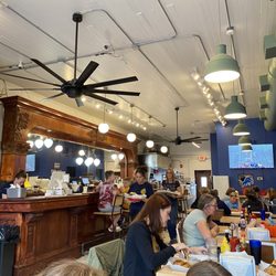Dans Chelsea Tavern - Great environment kept some of the old sietz charm