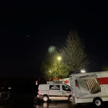 U-Haul - NO place to park to return a vehicle - Self Storage Near Me - Beaverton, Oregon