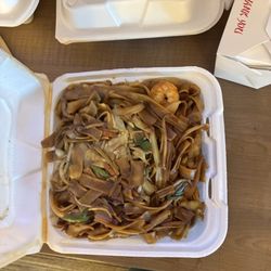 Shrimp chow fun