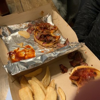 Famous Dave's Bar-B-Que - ows a pizza and french fries - Barbeque Near Me - Minnetonka, Minnesota Famous Dave's Bar-B-Que - ows a pizza and french fries - Barbeque Near Me - Minnetonka, Minnesota