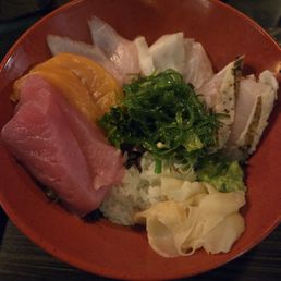 Chirashi donburi