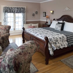 A G Thomson House - The Edwin Hewitt Room at the AG Thomson House Bed and Breakfast