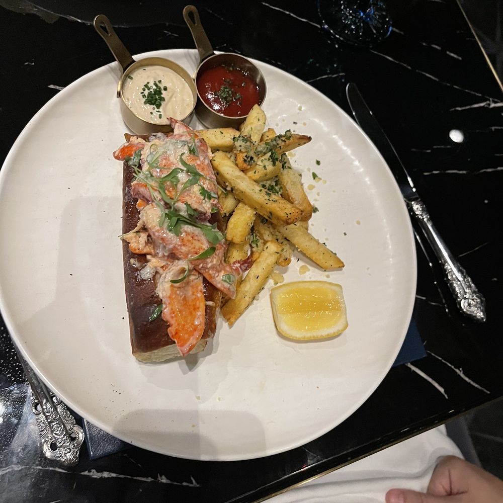 Prime 141 - Super delicious and over abundance amount of lobster in the lobster roll - Steakhouses Near Me - Enterprise, Nevada