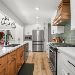 Lakeside Cabinets and Woodworking - Sleek Kitchen design with both Maple and Paint kitchen Cabinets.