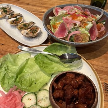 Husk - grilled oysters, chili crab salad, pork wraps - American Near Me - Charleston, South Carolina Husk - grilled oysters, chili crab salad, pork wraps - American Near Me - Charleston, South Carolina