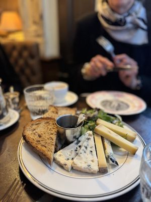 Les Antiquaires by null