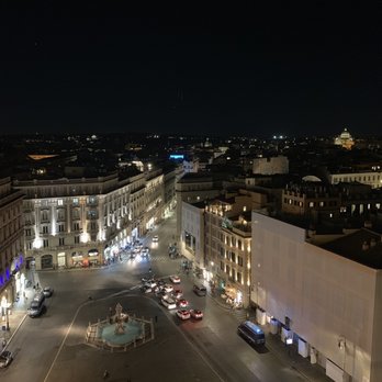 The Flair - View of the square from rooftop bar area - Bars Near Me - Rome, RM