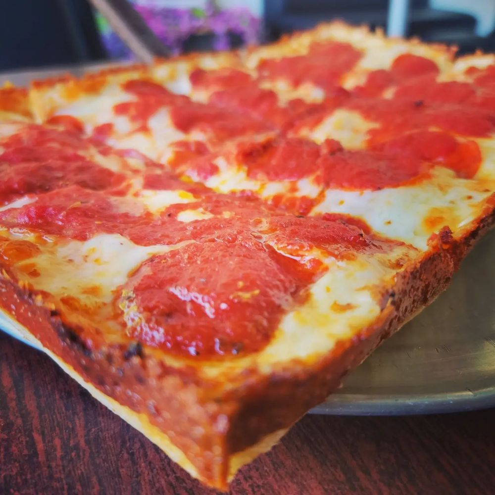 Fuji & Vi's - Pizza Near Me - Pasadena, California
