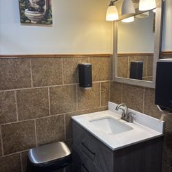 Kresgeville Eatery & Bar - Ladies restroom