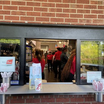 Chick-fil-A - Employees hustling at the drive-thru. - Fast Food Near Me - Tallahassee, Florida Chick-fil-A - Employees hustling at the drive-thru. - Fast Food Near Me - Tallahassee, Florida