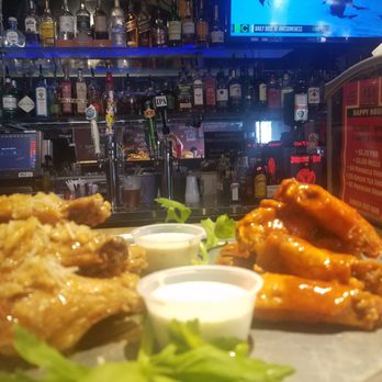 414 Pub & Pizza - Tempe - Garlic honey parm and hot - Pizza Near Me - Tempe, Arizona 414 Pub & Pizza - Tempe - Garlic honey parm and hot - Pizza Near Me - Tempe, Arizona