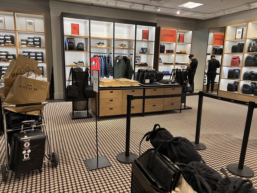 COACH MEN’S FACTORY 10 Photos & 10 Reviews 651 Kapkowski Rd