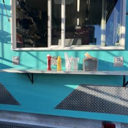 Milwaukie Station Food Cart Pod