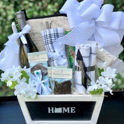 Bella Vino Gifts - Custom new home Realty gift baskets