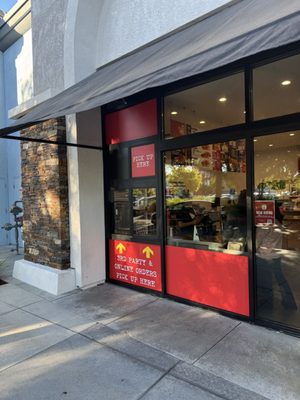 Dave's Hot Chicken by null