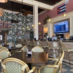 Habanos Cafe - Bar and tables in the main inside dining room