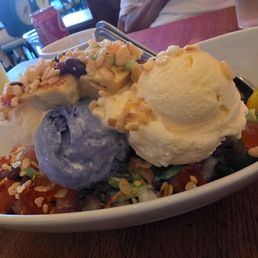 Halo-halo Halo-halo