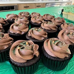 Cat Cat's Nom Nom - Vegan Chocolate cupcakes