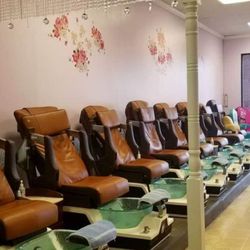 Nothing but Pampered - 9 spa pedicure chairs