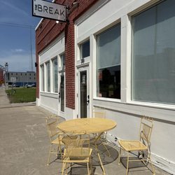 The Break - Front small patio