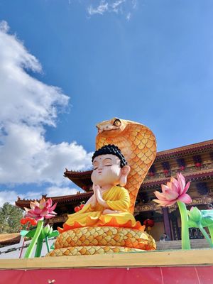 Hsi Lai Temple by null