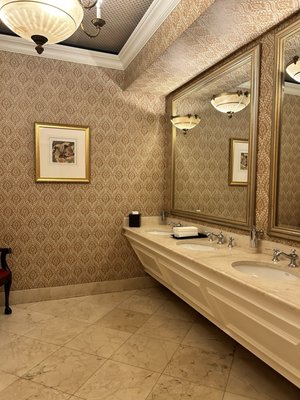 The Commodore by null