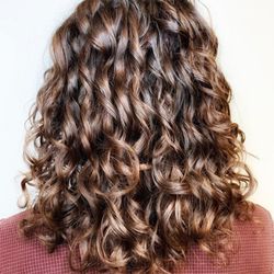 Applewoods Day Spa & Salon - Curly hair