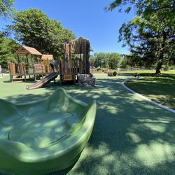 Vander Veer Botanical Park - Playground (pond in back)