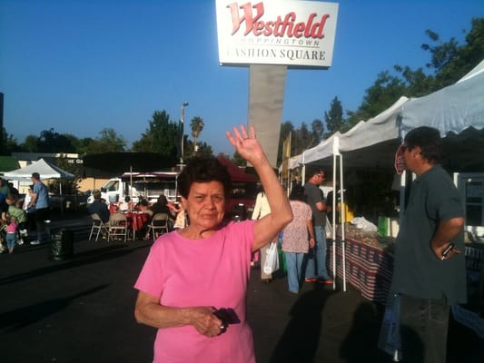 Sherman Oaks Farmers Market by null