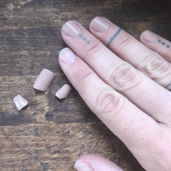 Glamour Nail Salon - In less than 24 hours, 5 nails had lost all color and / or chipped - Nail Salons Near Me - Berkeley, California