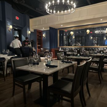 Town Kitchen & Bar - Inside - Bars Near Me - McLean, Virginia Town Kitchen & Bar - Inside - Bars Near Me - McLean, Virginia